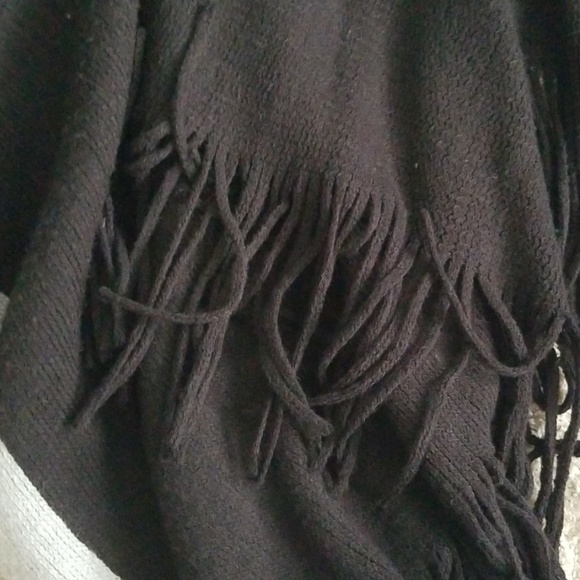 RD Style black and grey shawl with fringe - Picture 2 of 4